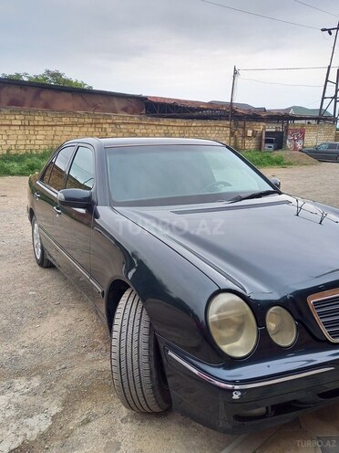 Mercedes E 240 2000, 230,000 km - 2.6 l - Quba