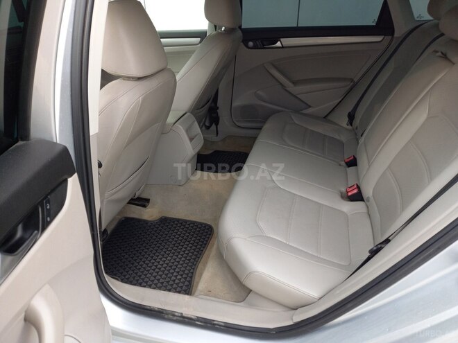 Volkswagen Passat 2014, 268,215 km - 1.8 l - Bakı