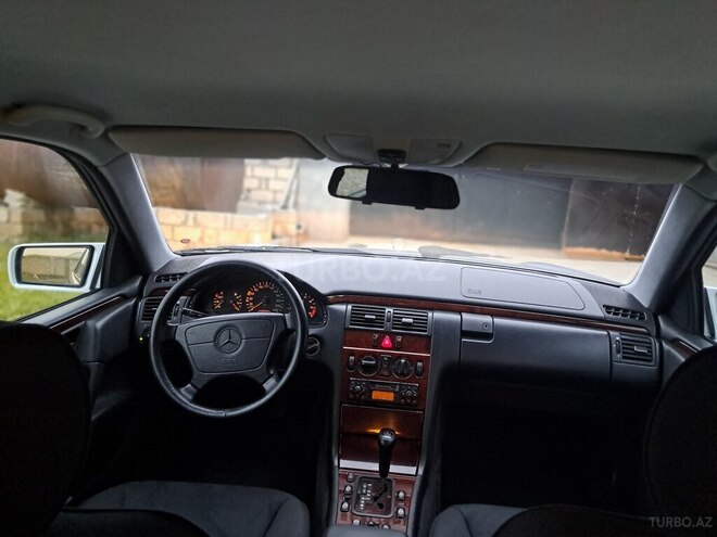 Mercedes E 240 1998, 217,000 km - 2.4 l - Siyəzən