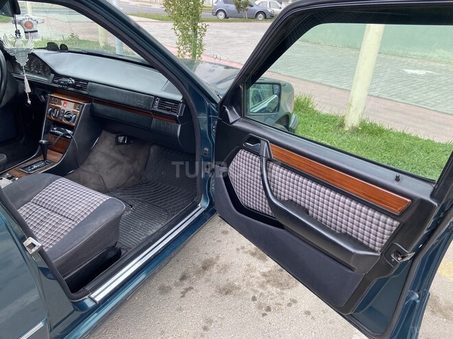 Mercedes E 280 1995, 250,000 km - 2.8 l - Bakı