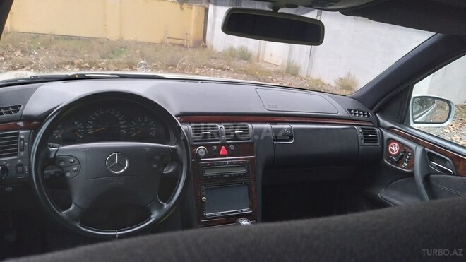 Mercedes E 240 2000, 303,419 km - 2.4 л - Füzuli
