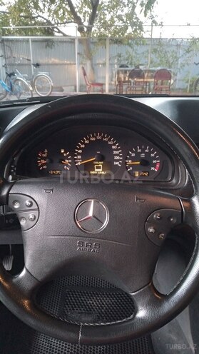 Mercedes E 240 2000, 303,419 km - 2.4 л - Füzuli