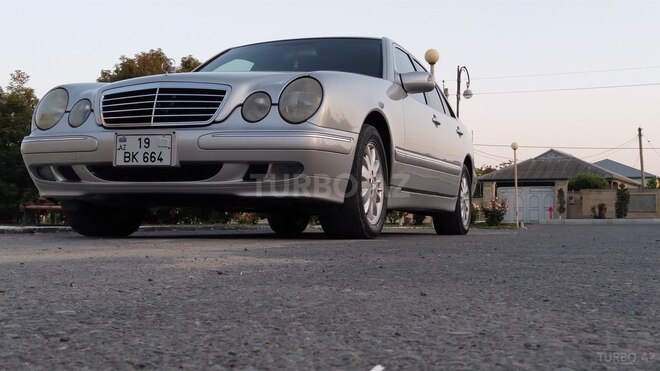 Mercedes E 240 2000, 303,419 km - 2.4 л - Füzuli