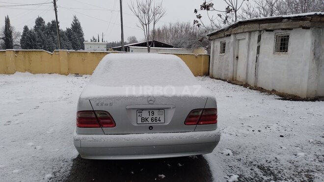 Mercedes E 240 2000, 303,419 km - 2.4 л - Füzuli