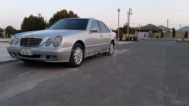 Mercedes E 240 2000, 303,419 km - 2.4 л - Füzuli