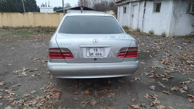 Mercedes E 240 2000, 303,419 km - 2.4 л - Füzuli