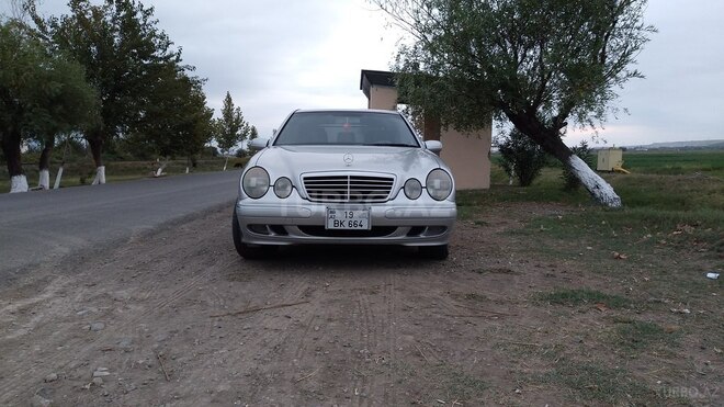 Mercedes E 240 2000, 303,419 km - 2.4 л - Füzuli