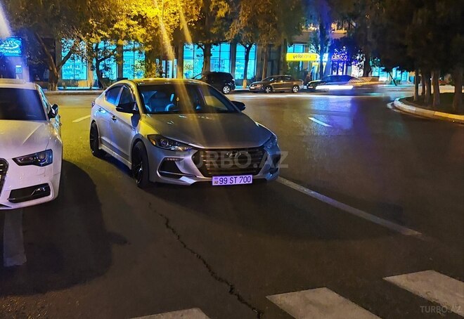 Hyundai Elantra 2018, 93,342 km - 1.6 l - Bakı