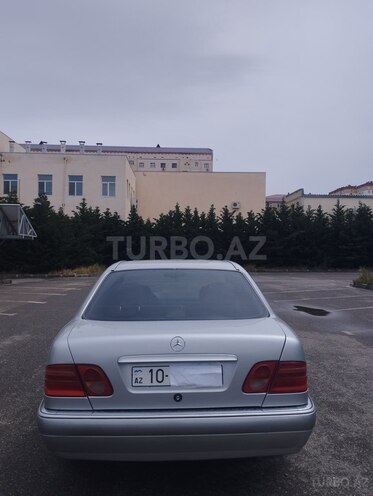 Mercedes E 230 1996, 256,000 km - 2.3 л - Xırdalan