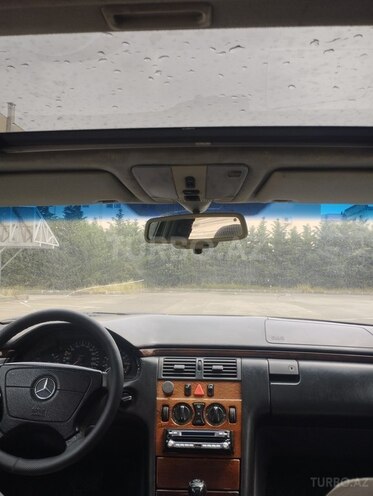 Mercedes E 230 1996, 256,000 km - 2.3 л - Xırdalan