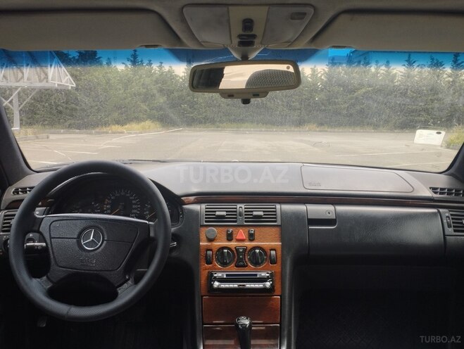 Mercedes E 230 1996, 256,000 km - 2.3 л - Xırdalan
