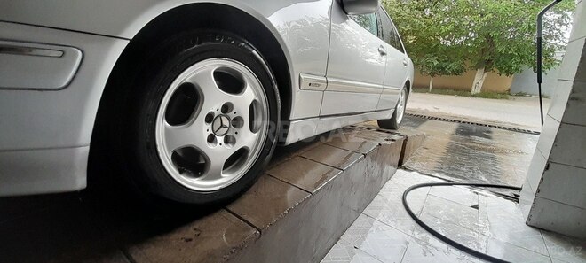 Mercedes E 280 2001, 320,000 km - 2.8 л - Biləsuvar