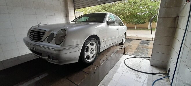 Mercedes E 280 2001, 320,000 km - 2.8 л - Biləsuvar