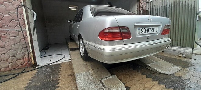 Mercedes E 280 2001, 320,000 km - 2.8 л - Biləsuvar