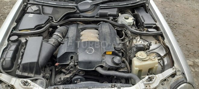 Mercedes E 280 2001, 320,000 km - 2.8 л - Biləsuvar