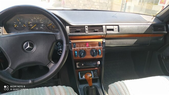 Mercedes E 250 1992, 200,000 km - 2.5 l - Bakı