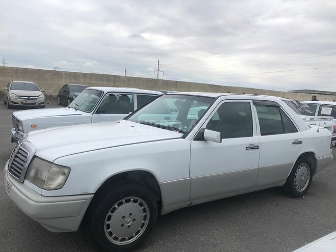 Mercedes E 200 1989, 200,000 km - 2.0 l - Bakı