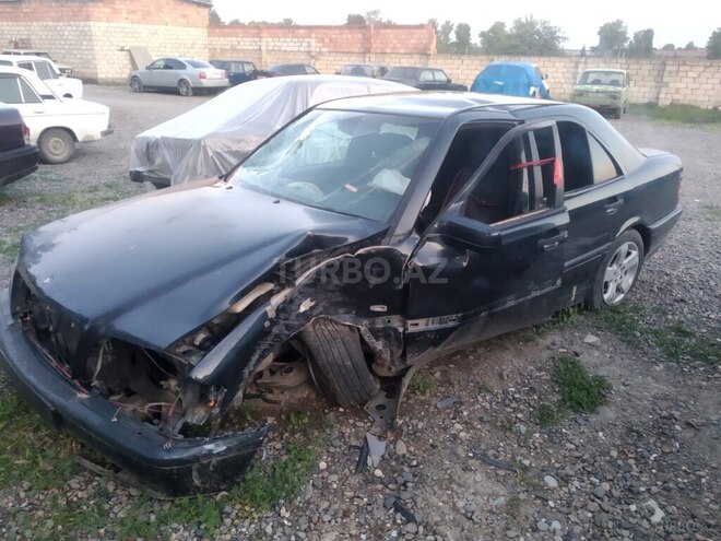 Mercedes C 200 2000, 215,000 km - 2.0 l - Mingəçevir