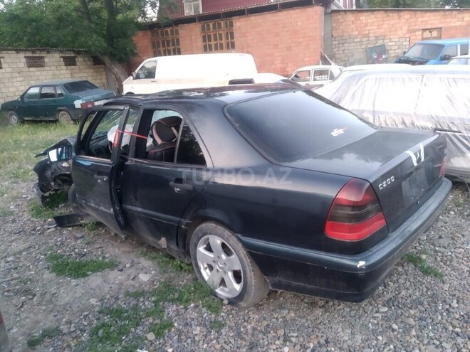 Mercedes C 200 2000, 215,000 km - 2.0 l - Mingəçevir