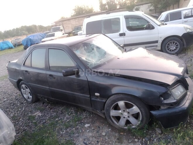 Mercedes C 200 2000, 215,000 km - 2.0 l - Mingəçevir