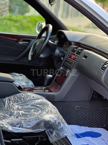 Mercedes E 220 2000, 274,521 km - 2.2 l - Bakı