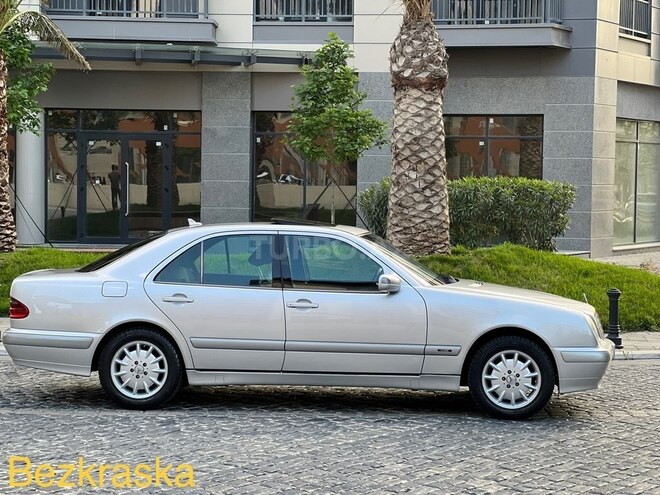 Mercedes E 220 2000, 274,521 km - 2.2 l - Bakı