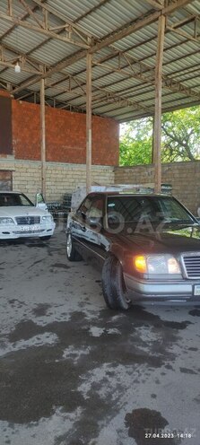 Mercedes E 220 1993, 520,000 km - 2.2 l - Masallı