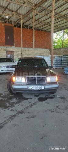 Mercedes E 220 1993, 520,000 km - 2.2 l - Masallı