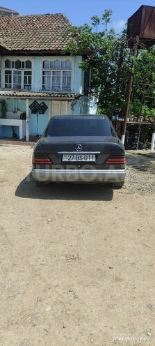 Mercedes E 220 1993, 520,000 km - 2.2 l - Masallı