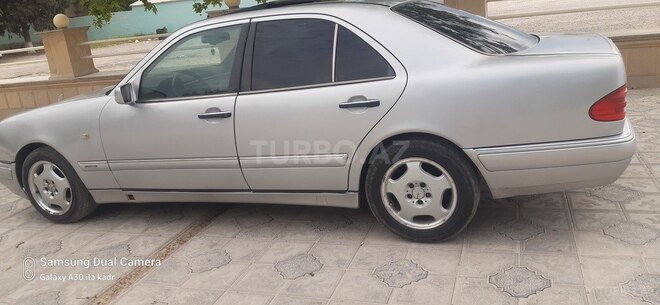 Mercedes E 230 1995, 400,000 km - 2.3 л - Qazax