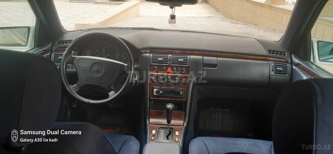 Mercedes E 230 1995, 400,000 km - 2.3 л - Qazax