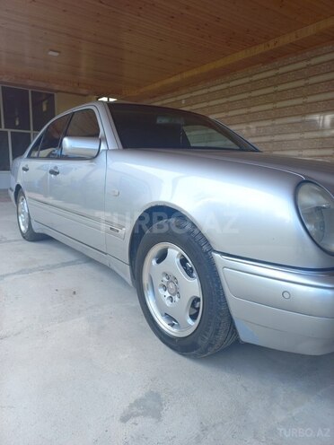 Mercedes E 240 1998, 205,000 km - 2.4 л - Göyçay