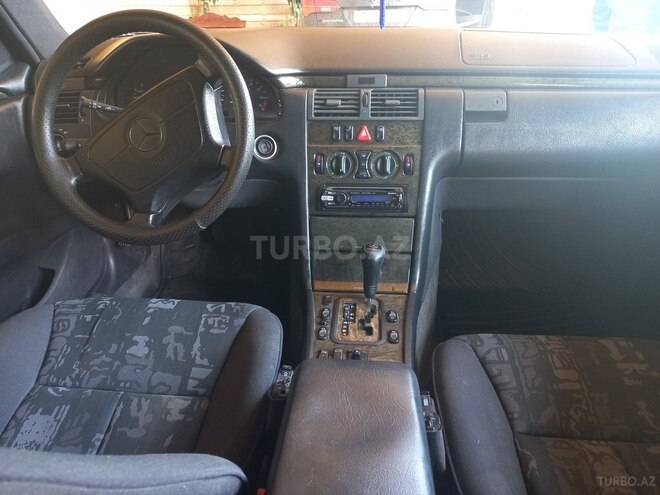 Mercedes E 240 1998, 205,000 km - 2.4 л - Göyçay