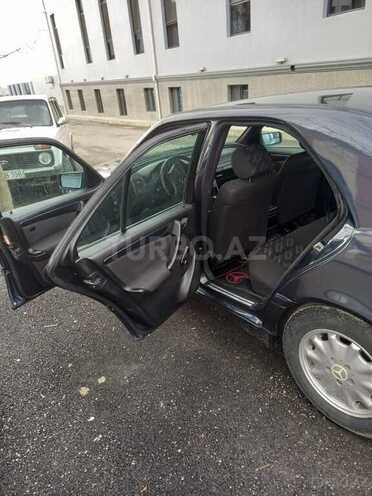 Mercedes C 180 1999, 200,000 km - 1.8 l - Qax