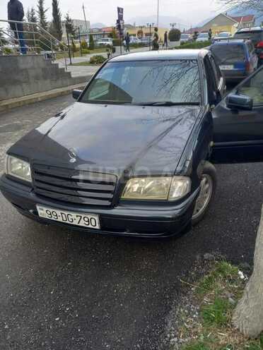 Mercedes C 180 1999, 200,000 km - 1.8 l - Qax