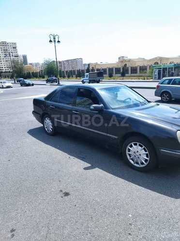 Mercedes E 240 1999, 312,000 km - 2.4 l - Bakı