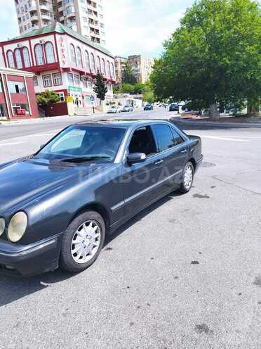 Mercedes E 240 1999, 312,000 km - 2.4 l - Bakı