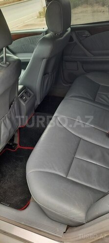 Mercedes E 220 2001, 371,073 km - 2.2 l - Bakı