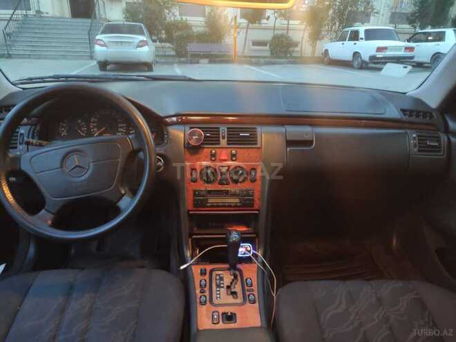 Mercedes E 240 1998, 250,000 km - 2.4 l - Bakı