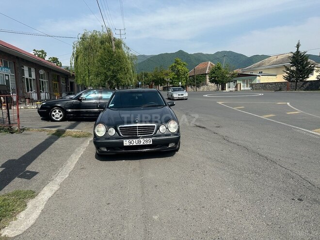 Mercedes E 220 2001, 291,232 km - 2.2 l - Qax