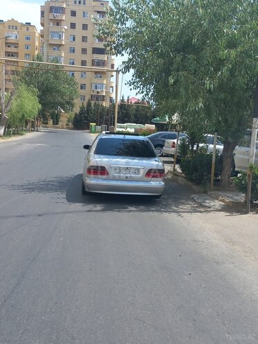 Mercedes E 270 2001, 395,000 km - 2.7 л - Bakı
