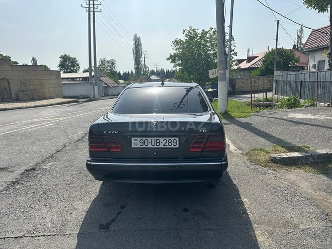 Mercedes E 220 2001, 291,232 km - 2.2 l - Qax