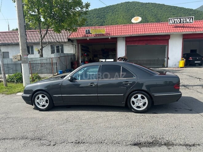 Mercedes E 220 2001, 291,232 km - 2.2 l - Qax