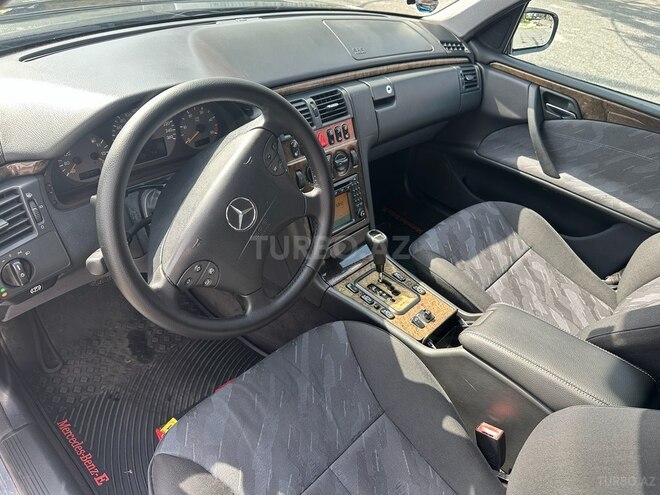 Mercedes E 220 2001, 291,232 km - 2.2 l - Qax