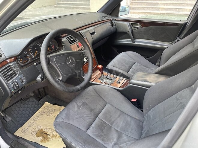 Mercedes E 200 1995, 341,000 km - 2.0 l - Bakı