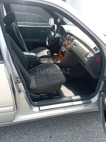 Mercedes E 220 2000, 438,350 km - 2.2 l - Xırdalan