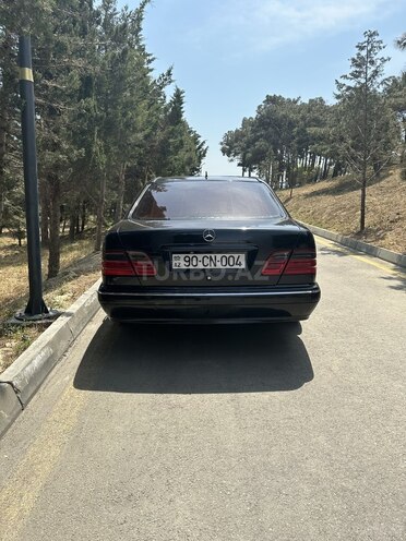 Mercedes E 240 2000, 335,000 km - 2.4 l - Bakı