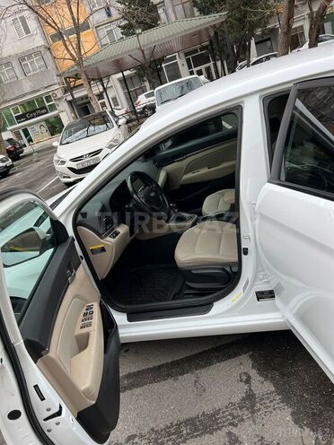 Hyundai Elantra 2017, 141,622 km - 16.0 л - Bakı