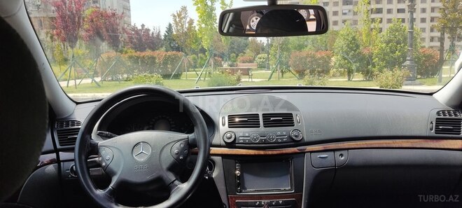 Mercedes E 220 2004, 297,000 km - 2.2 l - Bakı