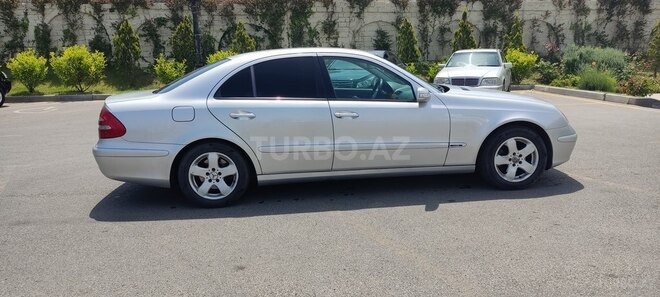 Mercedes E 220 2004, 297,000 km - 2.2 l - Bakı